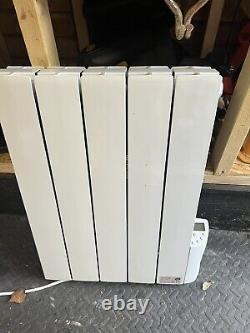 Wall mounted oil filled panel radiator