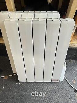 Wall mounted oil filled panel radiator
